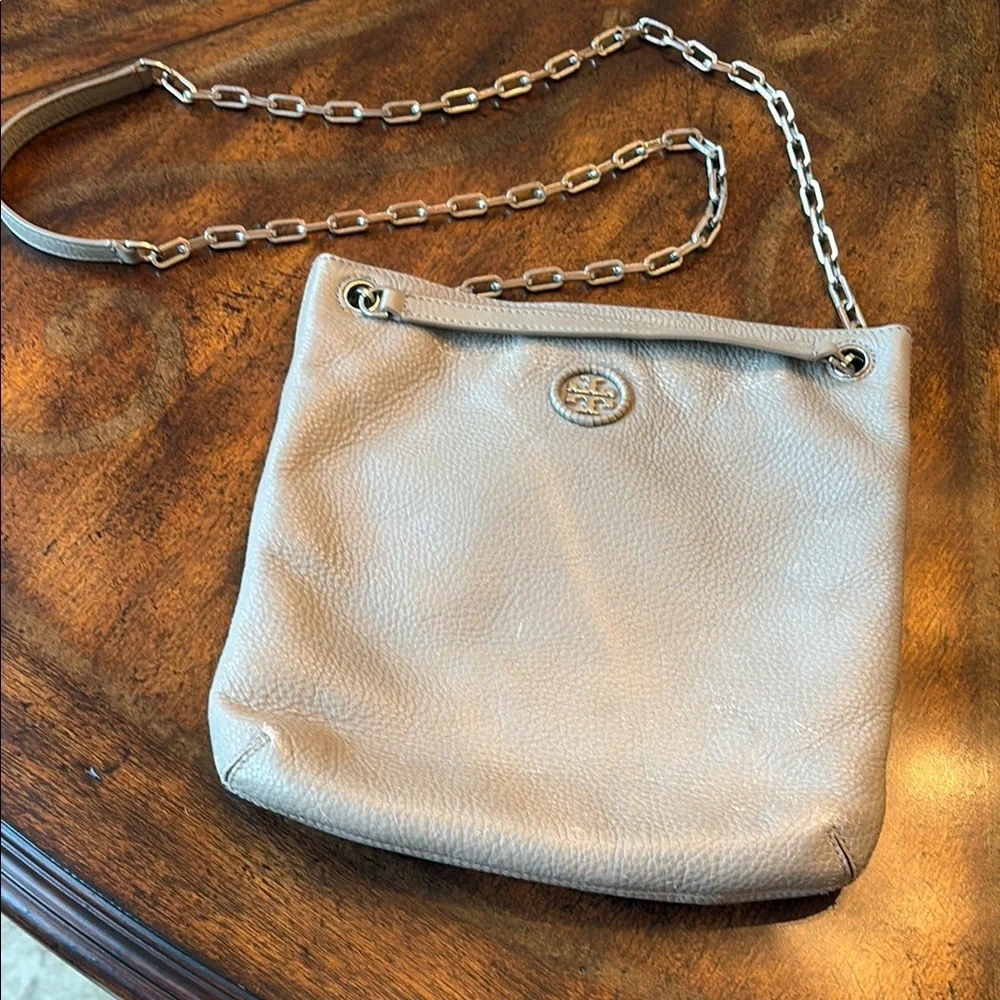 Tory Burch Taupe Crossbody Bag with Pebbled Leather - Picture 3 of 13